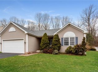 27 Baldwin Dr, Farmington, CT 06032