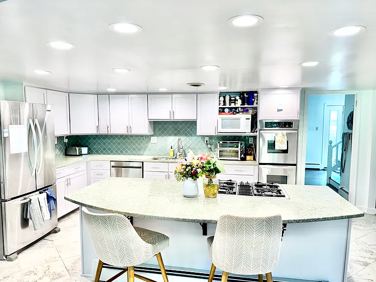1430 Carrington Ln — Photo 10