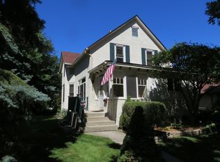 207 4th St, Libertyville, IL
