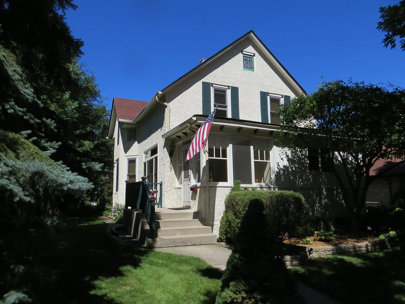 207 4th St photo 1