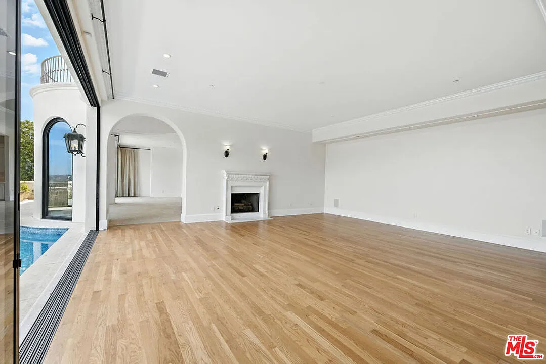 4 bed, 4.5 bath, 6687 sqft, $24,995 — Photo 4