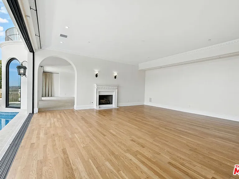 1675 N Woods Dr — Photo 4