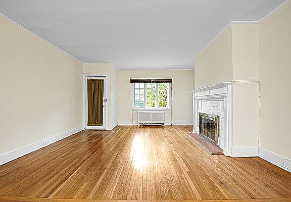 5th image of 206 Burns St #1