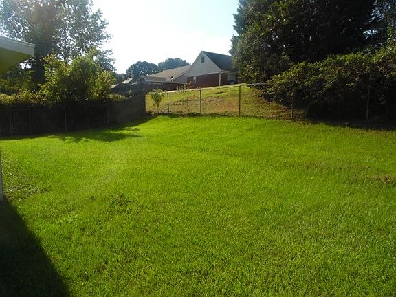 3rd image of 204 Sunline Dr