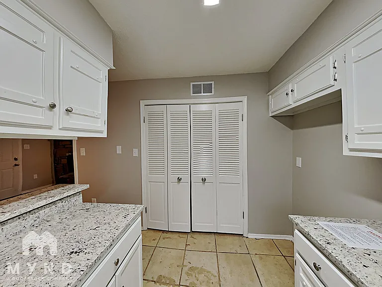 4912 Summitridge Dr — Photo 5
