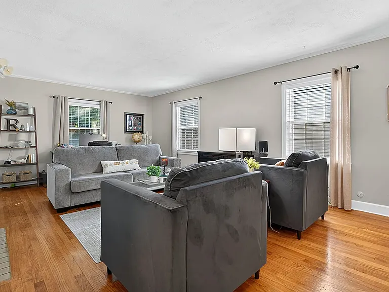 115 Oak Knolls Ave — Photo 4