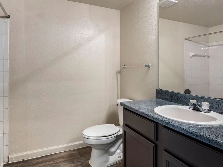 Madelyn Oaks Apartments — Photo 19