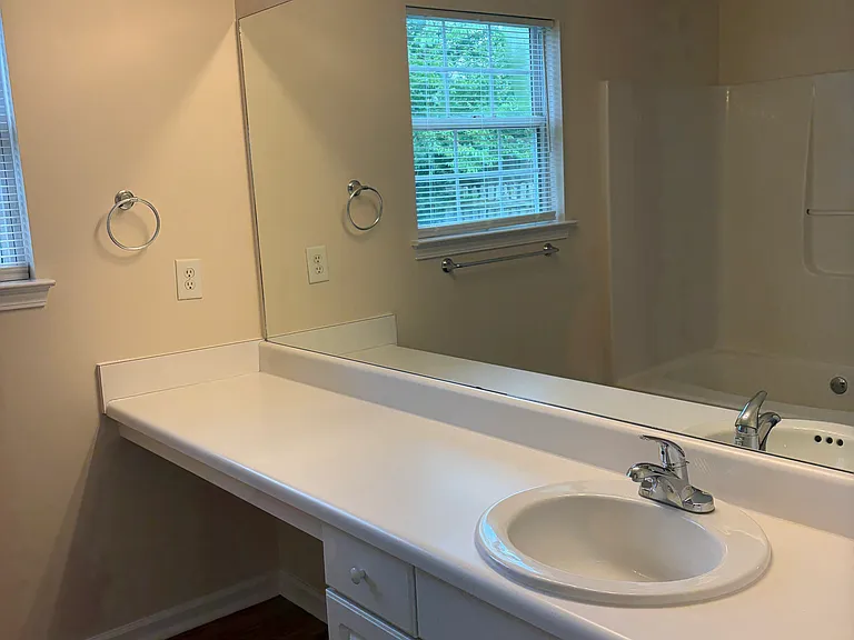 214 Bainbridge Cir — Photo 19