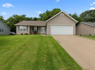 2811 Overview Dr, Columbia, IL 62236