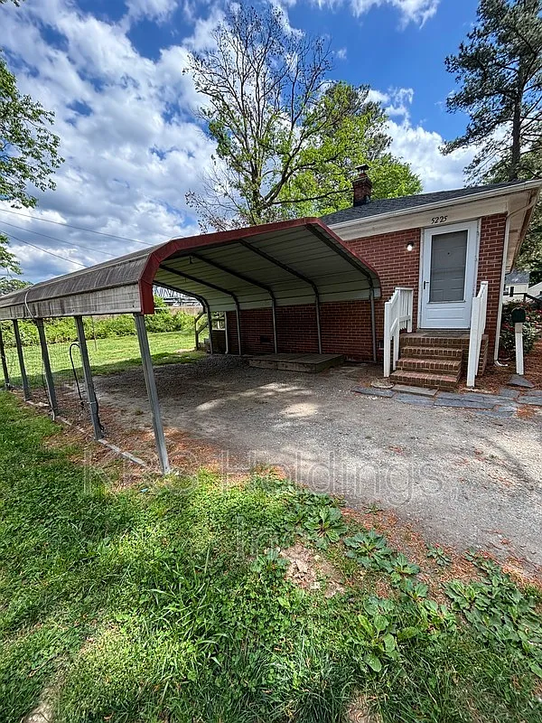 2 bed, 1.0 bath, $1,295 — Photo 2