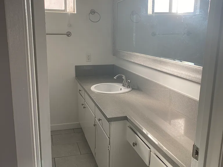 504 Avenue G — Photo 6