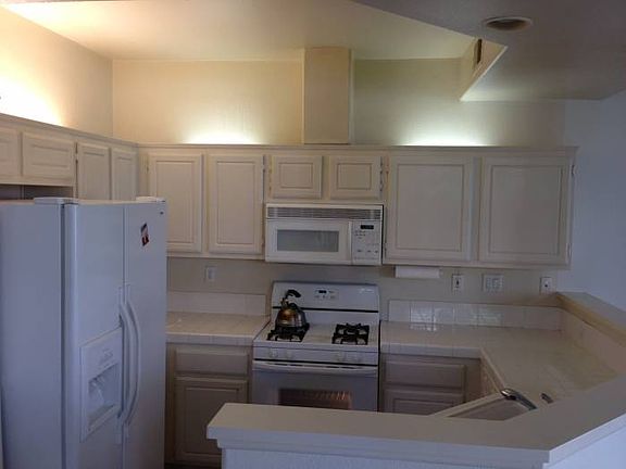 Another shot of kitchen
