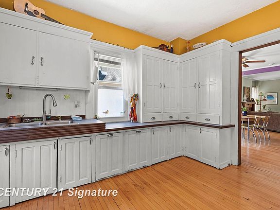 2nd image of 206 N Wenona St