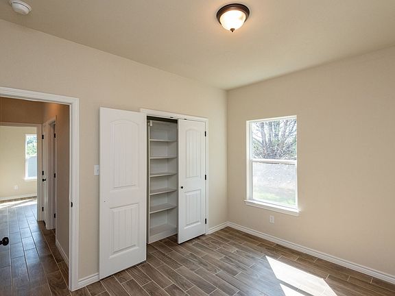 4th image of 2212 Steepleridge Cir