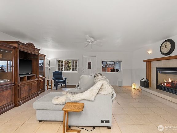 4th image of 1134 Barton Square