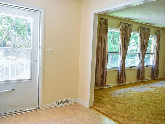 3rd image of 103 Parkview Dr