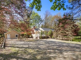 10 Old Stone Church Rd, Upper Saddle River Boro, NJ 07458