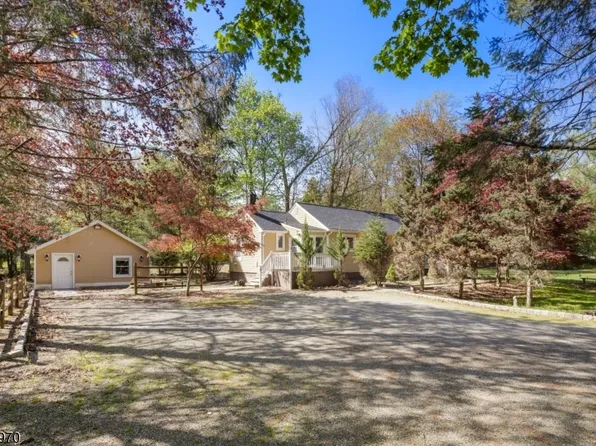 10 Old Stone Church Rd, Upper Saddle River Boro, NJ 07458