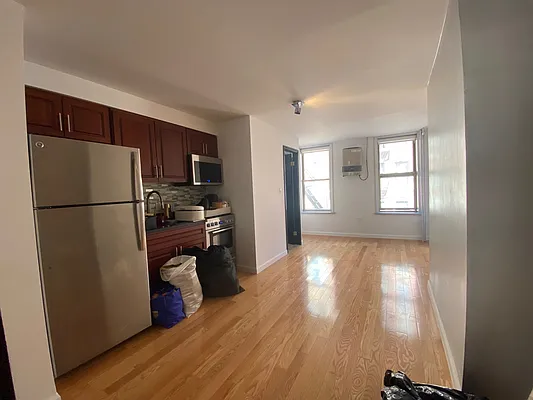 Rented by One New York Realty Inc | media 10