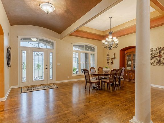4th image of 5833 Medinah Dr