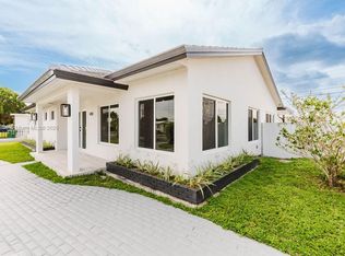 4202 SW 98th Ave, Miami, FL 33165