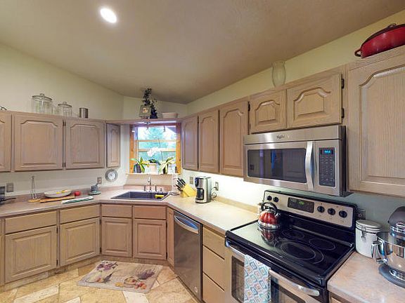 5th image of 825 Homestead Dr E