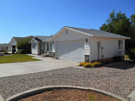 Beautiful Yards, RV Parking...