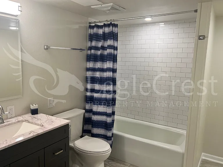 1110 S College Ave — Photo 11