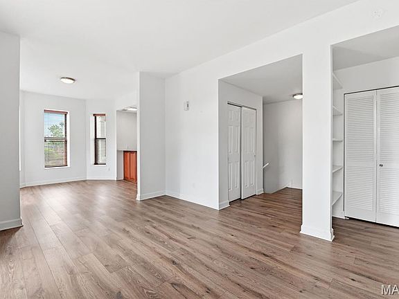 4th image of 422 Lake Ave #5