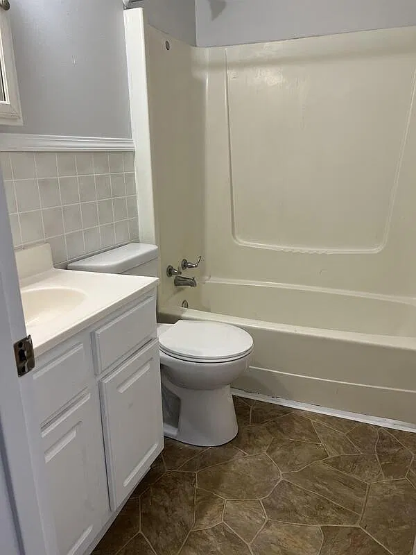 2 bed, 1.0 bath, 841 sqft, $800 — Photo 4