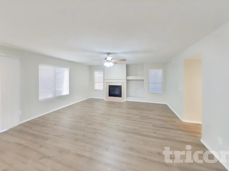 16191 N 157th Dr — Photo 14