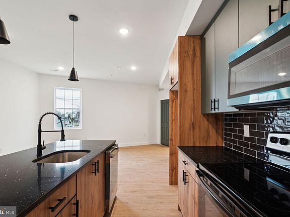4th image of 4181 Mantua Ave #4