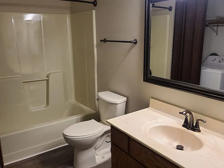 1516 Vogt Dr — Photo 6