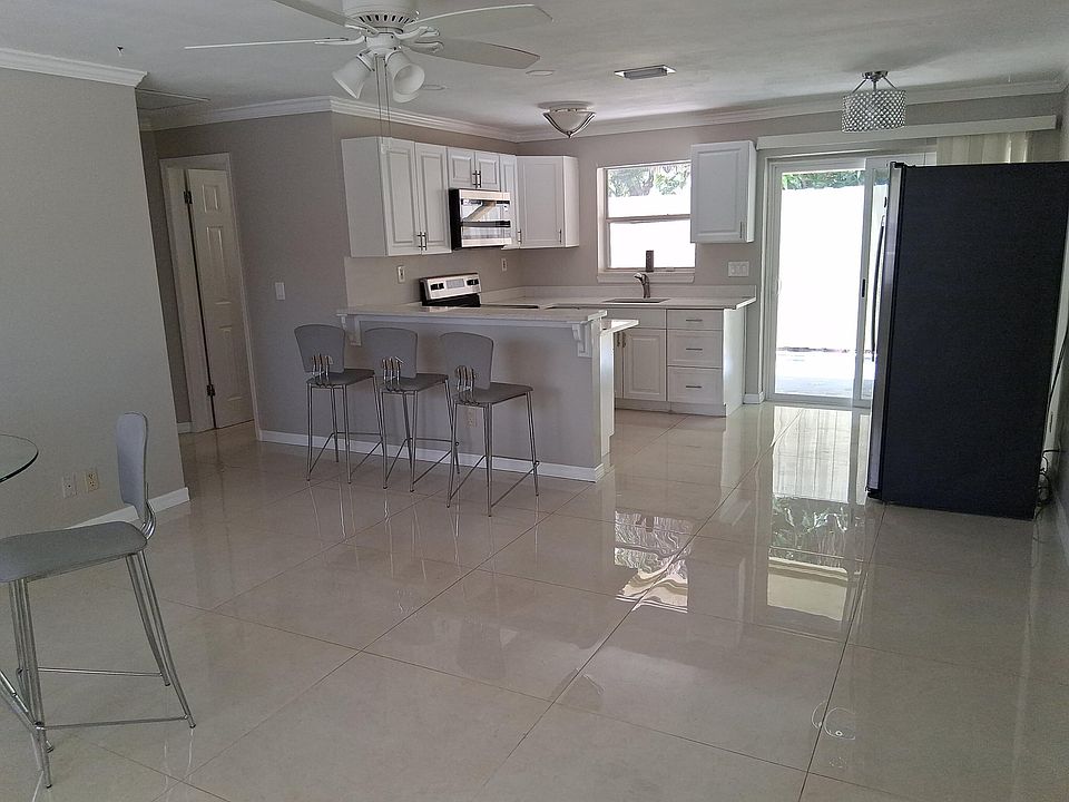 1st image of 212 Palmetto Dr
