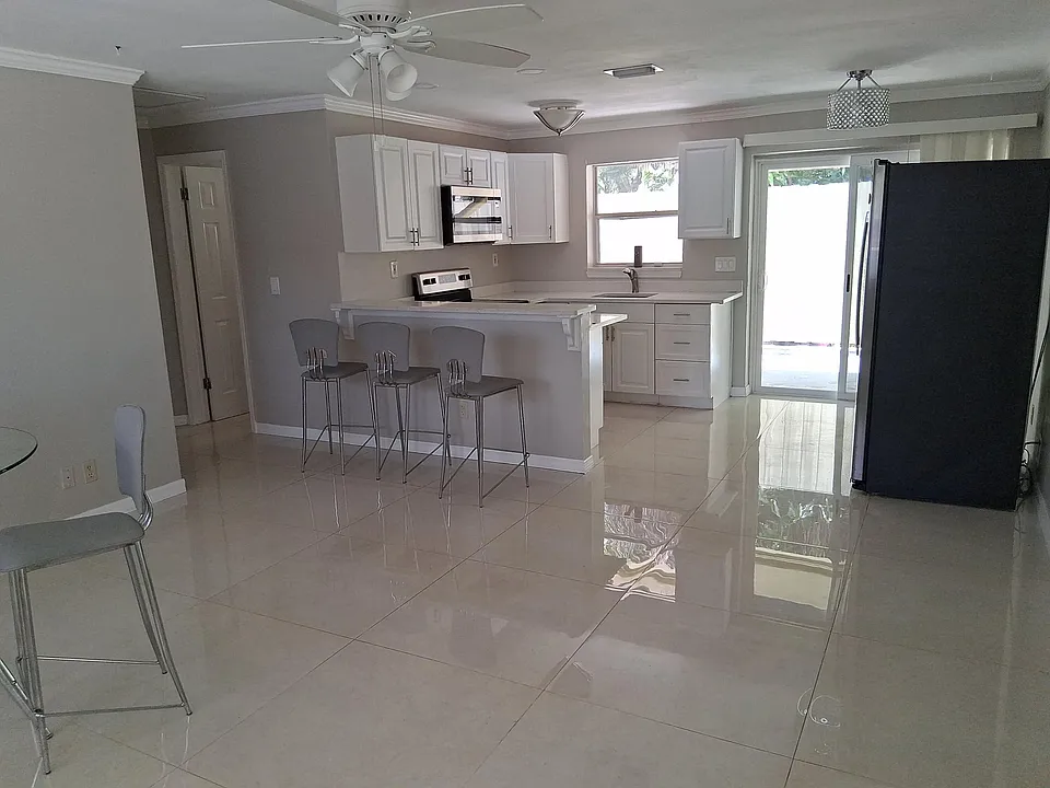 212 Palmetto Dr