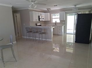 212 Palmetto Dr, Lake Park, FL 33403