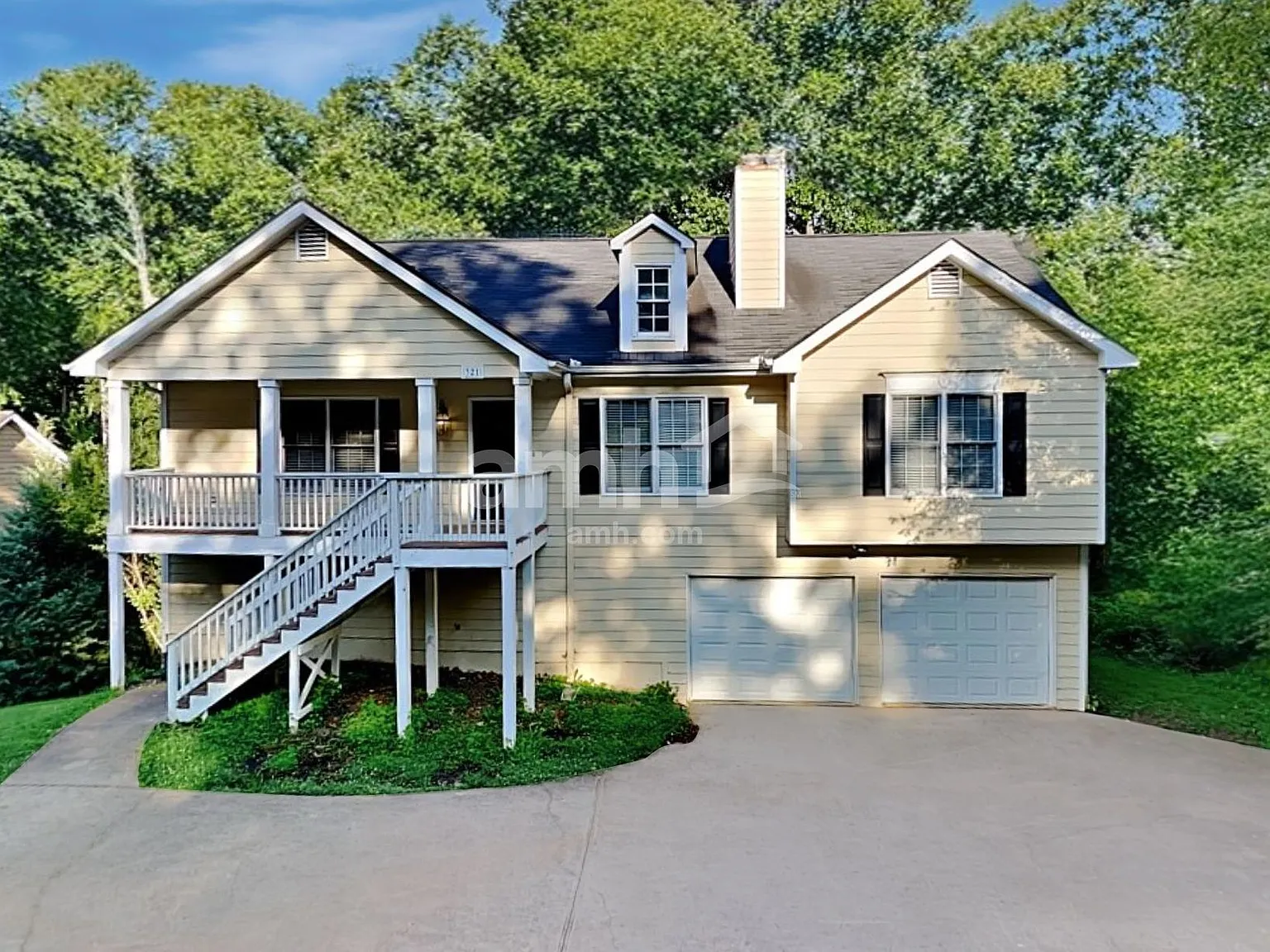 4 bed, 3.0 bath, 2494 sqft, $2,515 — Photo 1