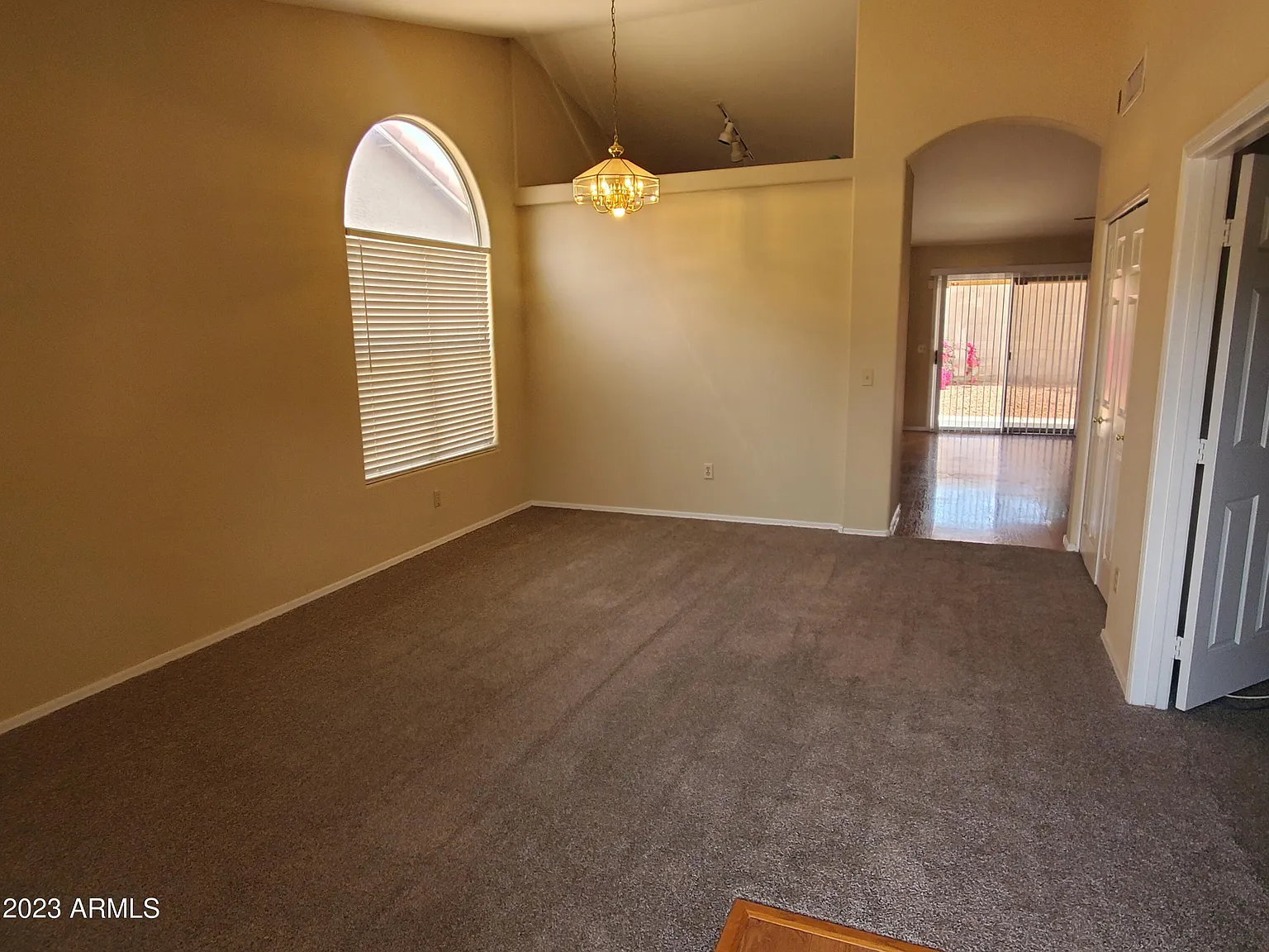 3 bed, 2.0 bath, 1642 sqft, $1,900 — Photo 4