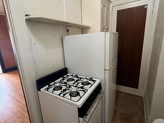 4th image of 1905 Stevens Ave #108