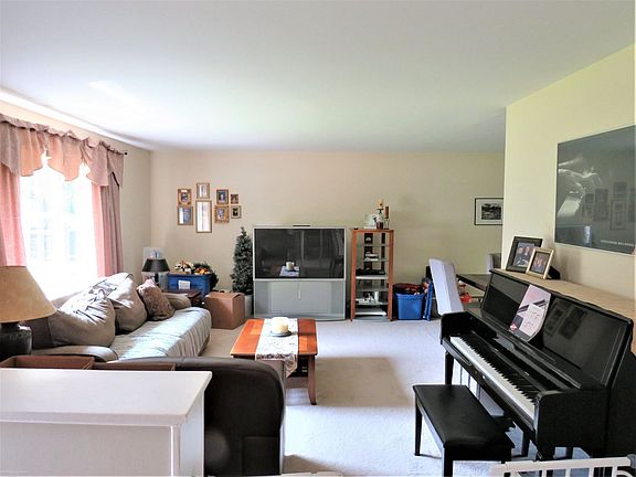 3rd image of 36781 Gloucester Ct