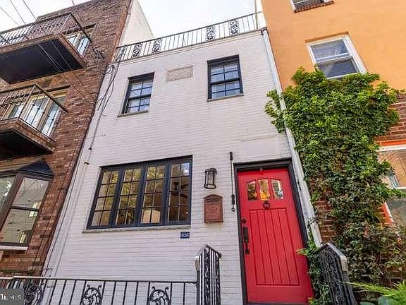 2nd image of 926 Catharine St
