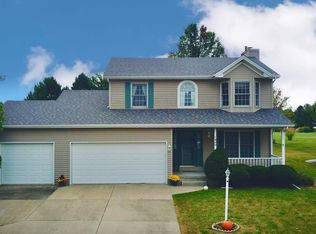 1900 Deer Ln, Washington, IL 61571