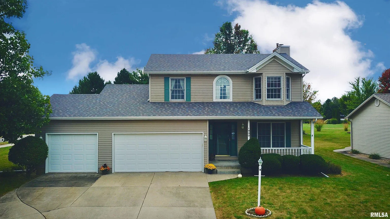 1900 Deer Ln photo 1