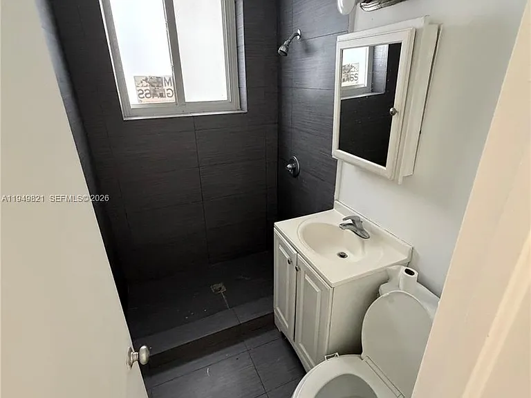 1026 Euclid Ave #10 — Photo 3