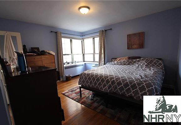 5th image of 205 W 15th St APT 6G