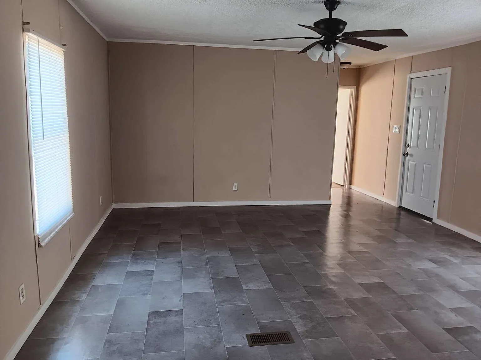 2 bed, 2.0 bath, 1152 sqft, $1,100 — Photo 2