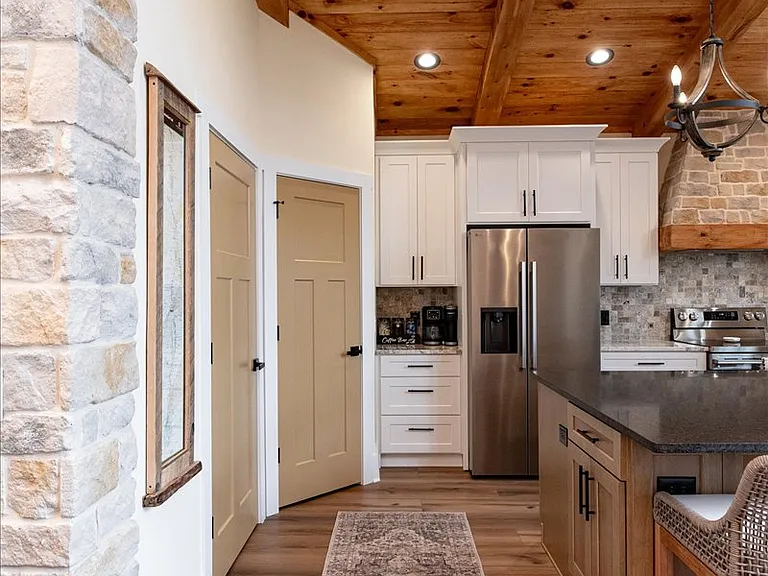 458 Palisade Dr — Photo 34