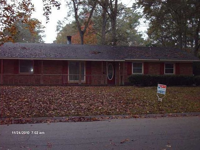 2nd image of 3231 Lakewood Dr