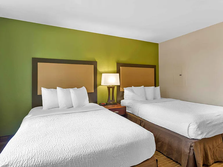 1 Bedroom Suite - 2 Full Beds