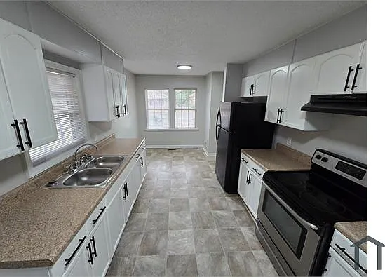 1810 Murchison Rd — Photo 4